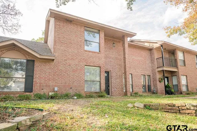 $1,600 | 5917 Hollytree Drive, Tyler, TX 75703