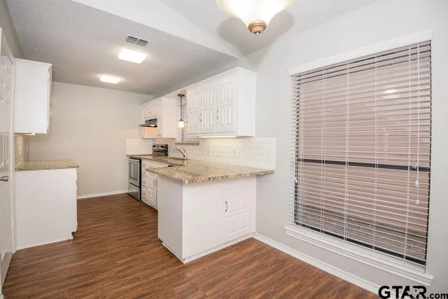 $1,600 | 5917 Hollytree Drive, Tyler, TX 75703