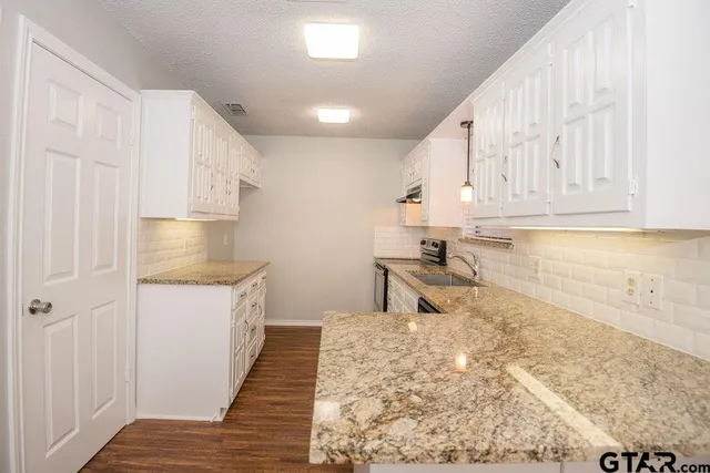 $1,600 | 5917 Hollytree Drive, Tyler, TX 75703