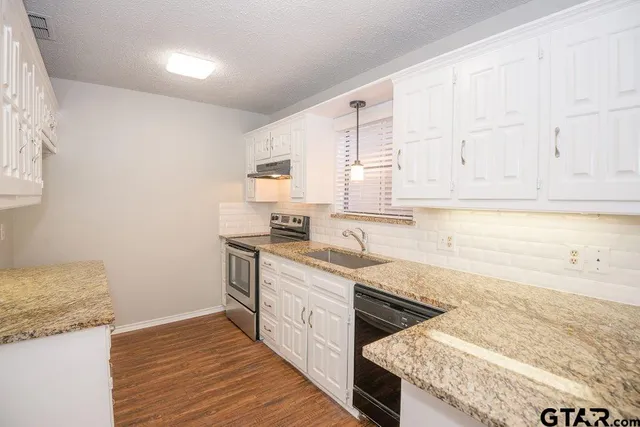 $1,600 | 5917 Hollytree Drive, Tyler, TX 75703