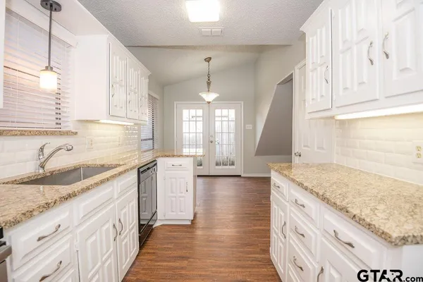 $1,600 | 5917 Hollytree Drive, Tyler, TX 75703