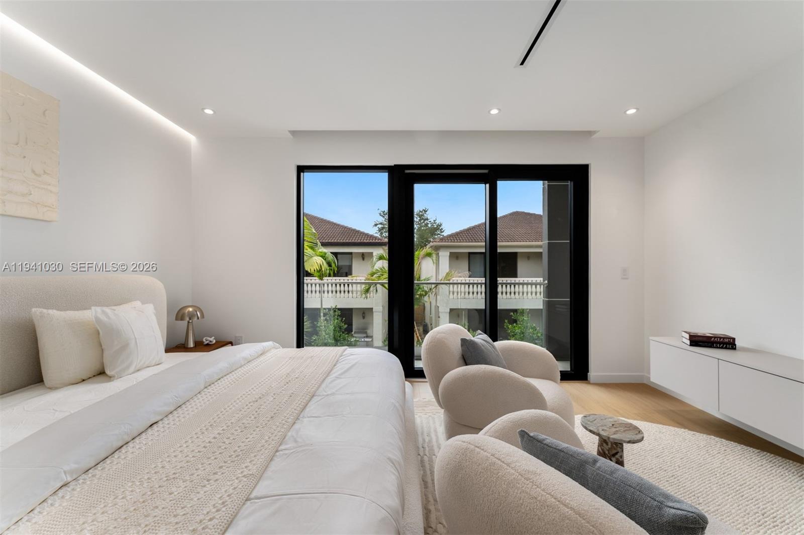 3067 Hibiscus Street Miami, FL 33133 - Photo 12 of 27