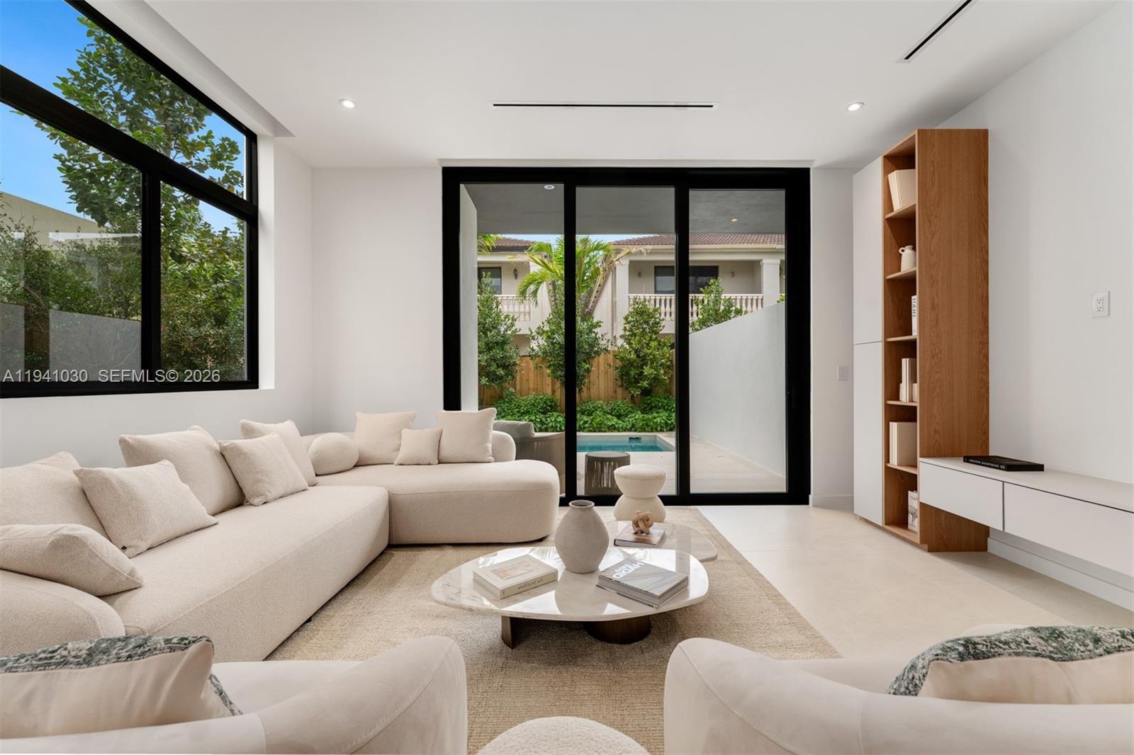 3067 Hibiscus Street Miami, FL 33133 - Photo 8 of 27