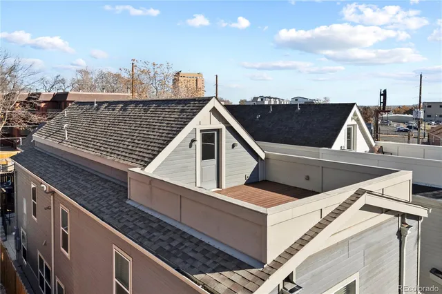 a view of a terrace with sky view