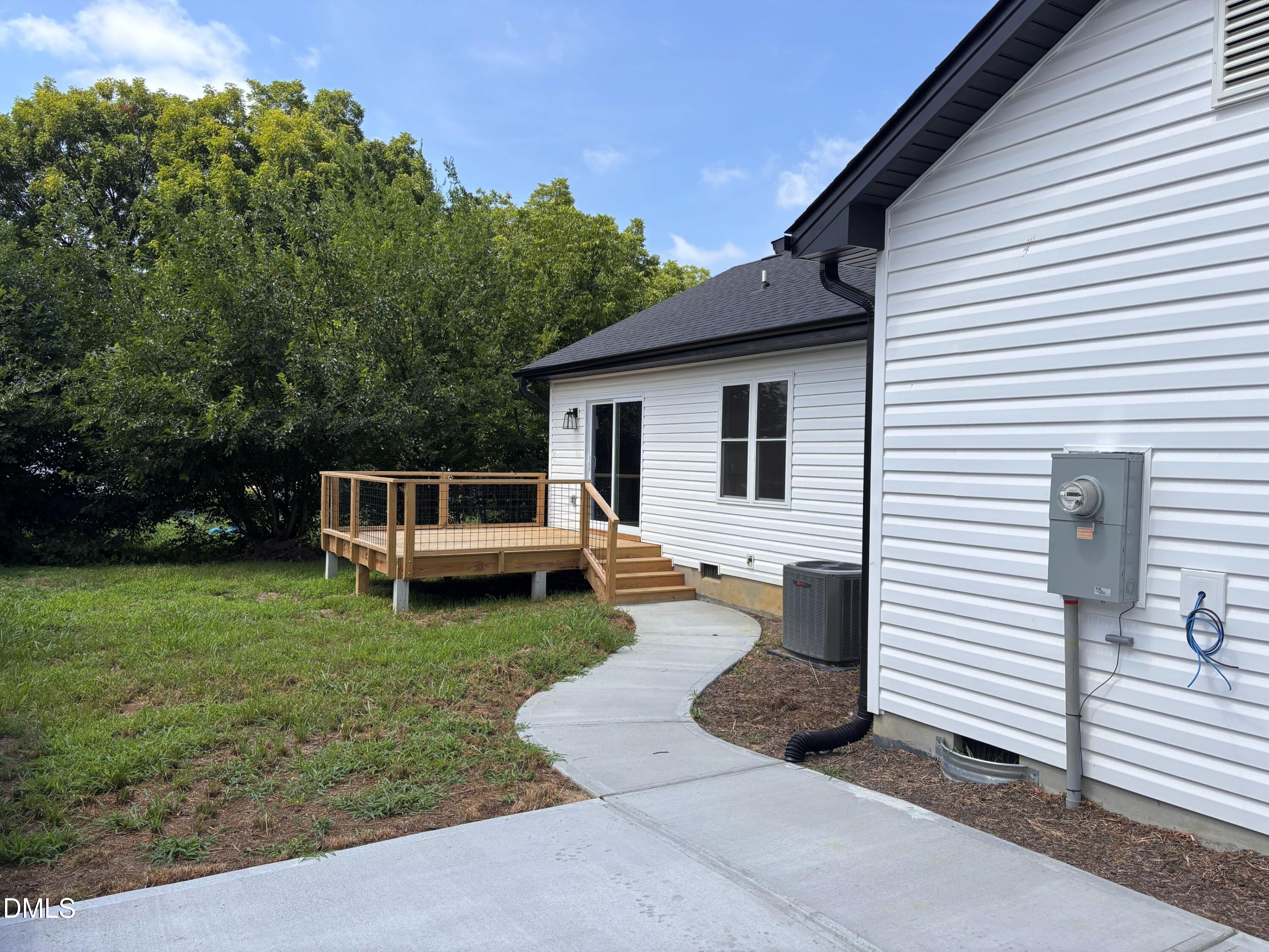 402 Poplar Street Graham, NC 27253 - Photo 27 of 29 26sideyd