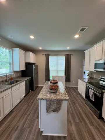 $2,000 | 710 Crystal River, Conroe, TX 77316