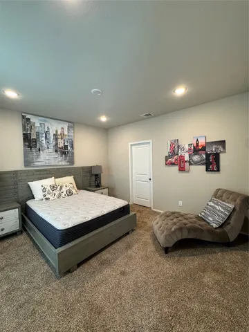 $2,000 | 710 Crystal River, Conroe, TX 77316