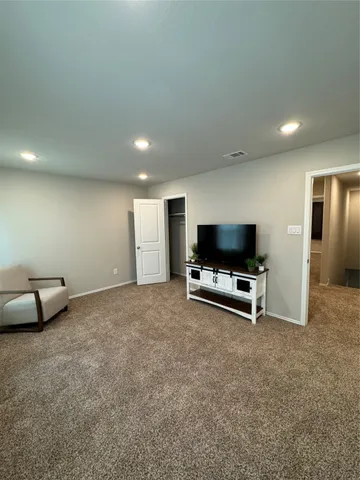 $2,000 | 710 Crystal River, Conroe, TX 77316