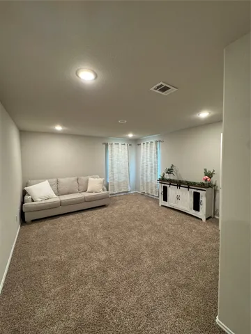 $2,000 | 710 Crystal River, Conroe, TX 77316