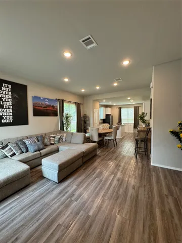 $2,000 | 710 Crystal River, Conroe, TX 77316