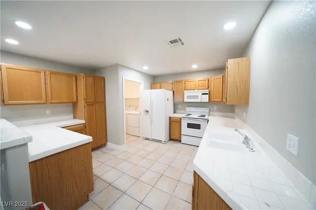$1,550 | 3612 Shawn Reynolds Court, Unit 101, Las Vegas, NV 89129