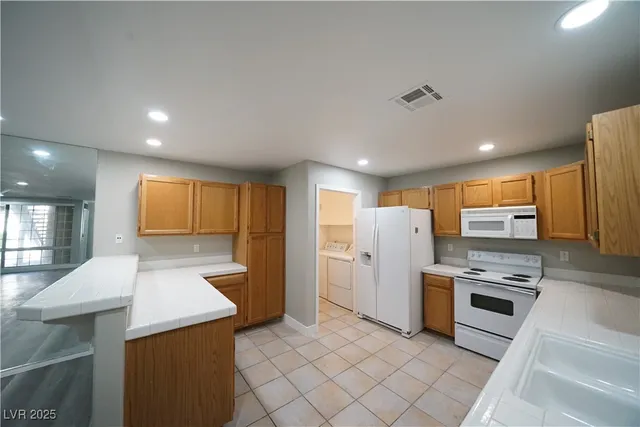 $1,550 | 3612 Shawn Reynolds Court, Unit 101, Las Vegas, NV 89129