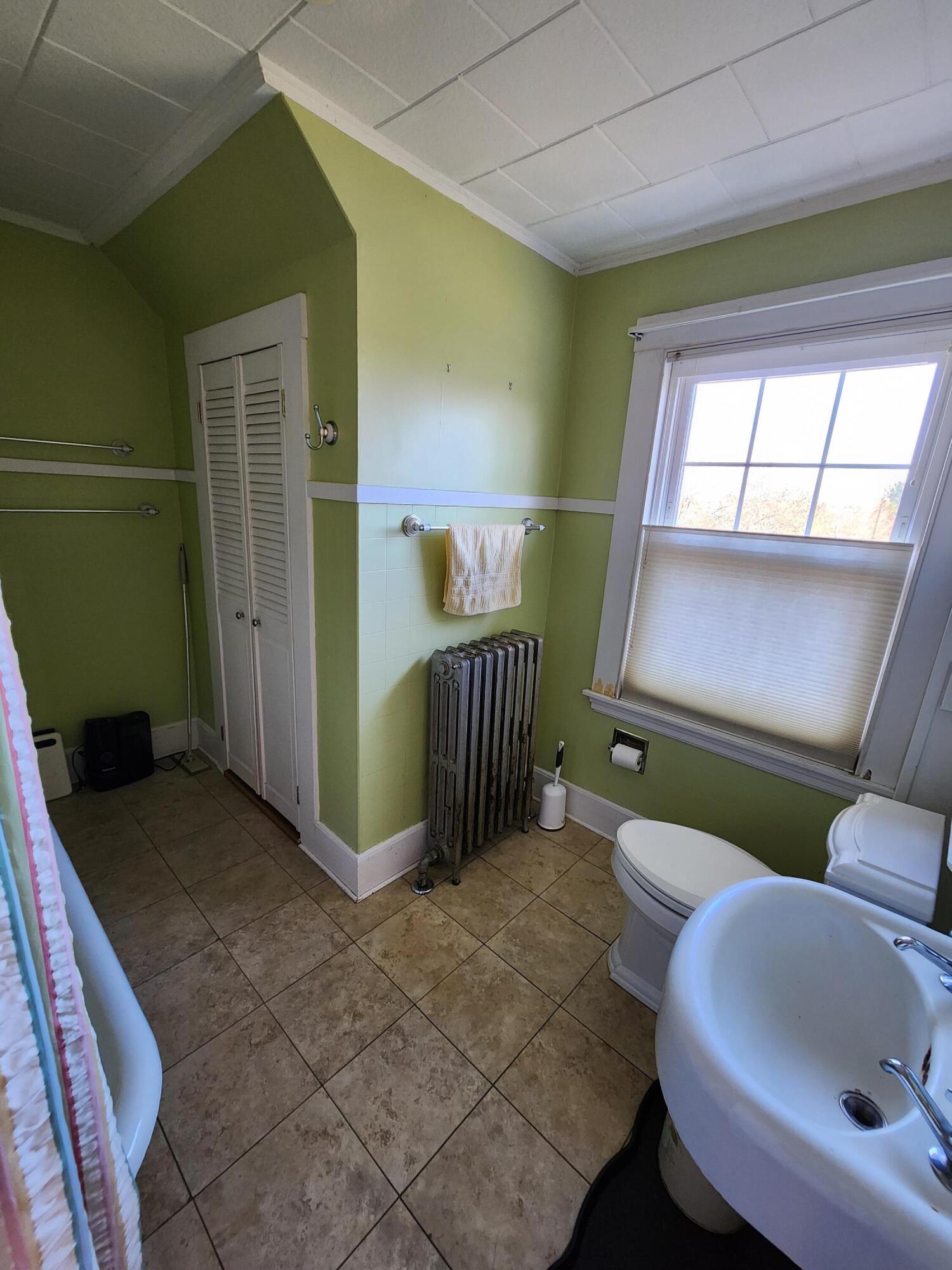 128 Ridgeland Avenue South Portland, ME 04106 - Photo 12 of 16 Bathroom