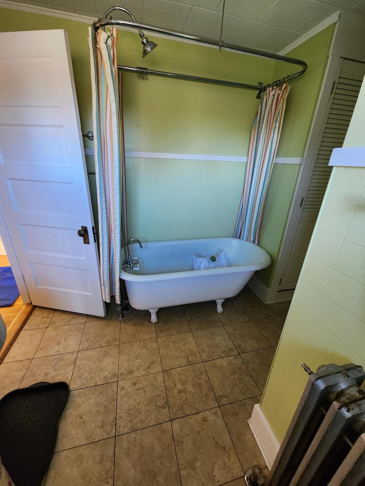 128 Ridgeland Avenue South Portland, ME 04106 - Photo 13 of 16 Bathroom tub