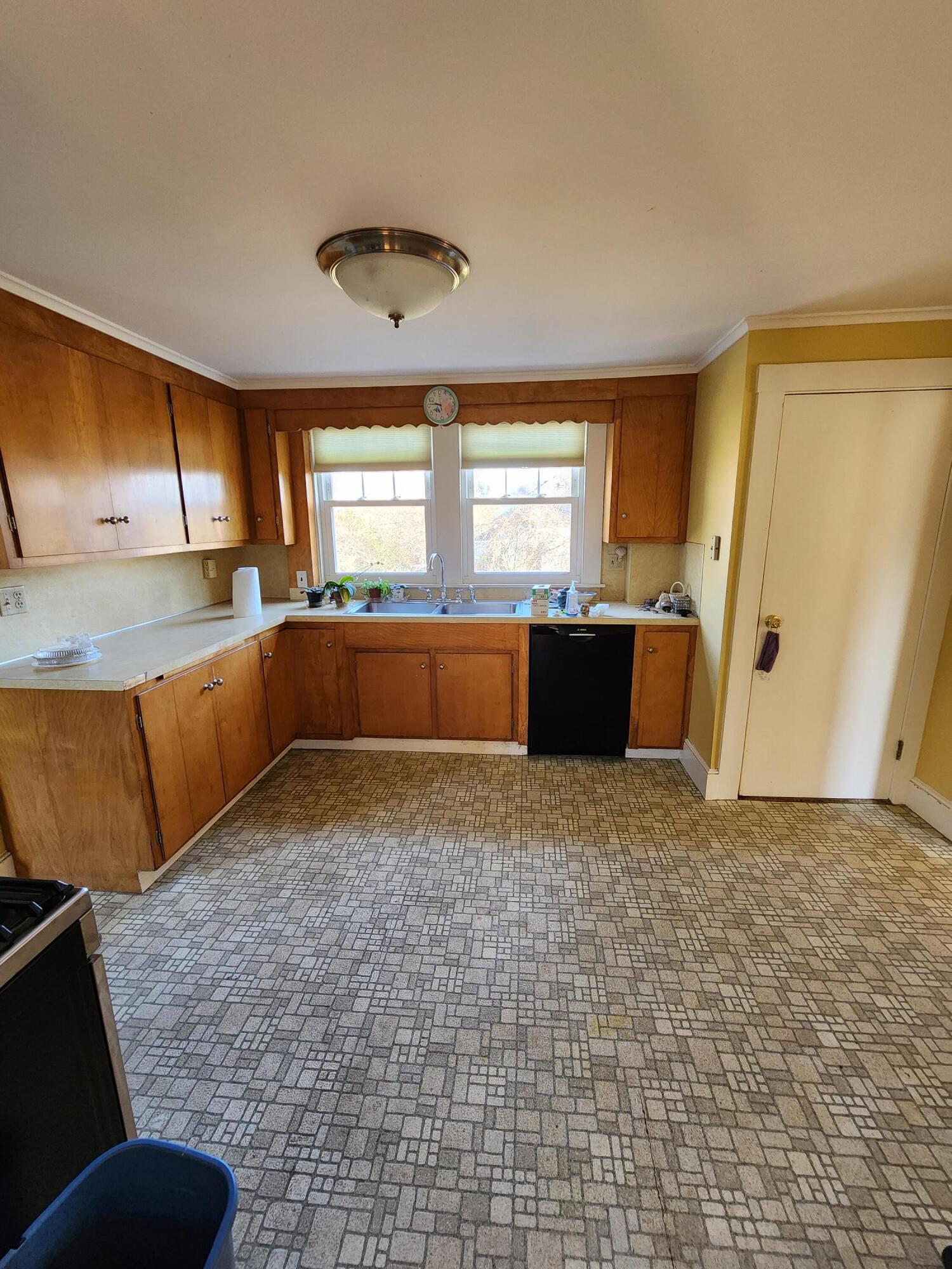 128 Ridgeland Avenue South Portland, ME 04106 - Photo 6 of 16 Kitchen