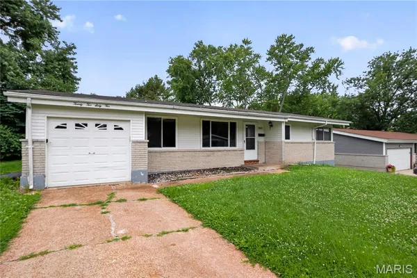 $139,900 | 2262 Crandel Dr Street, St. Louis, MO 63136