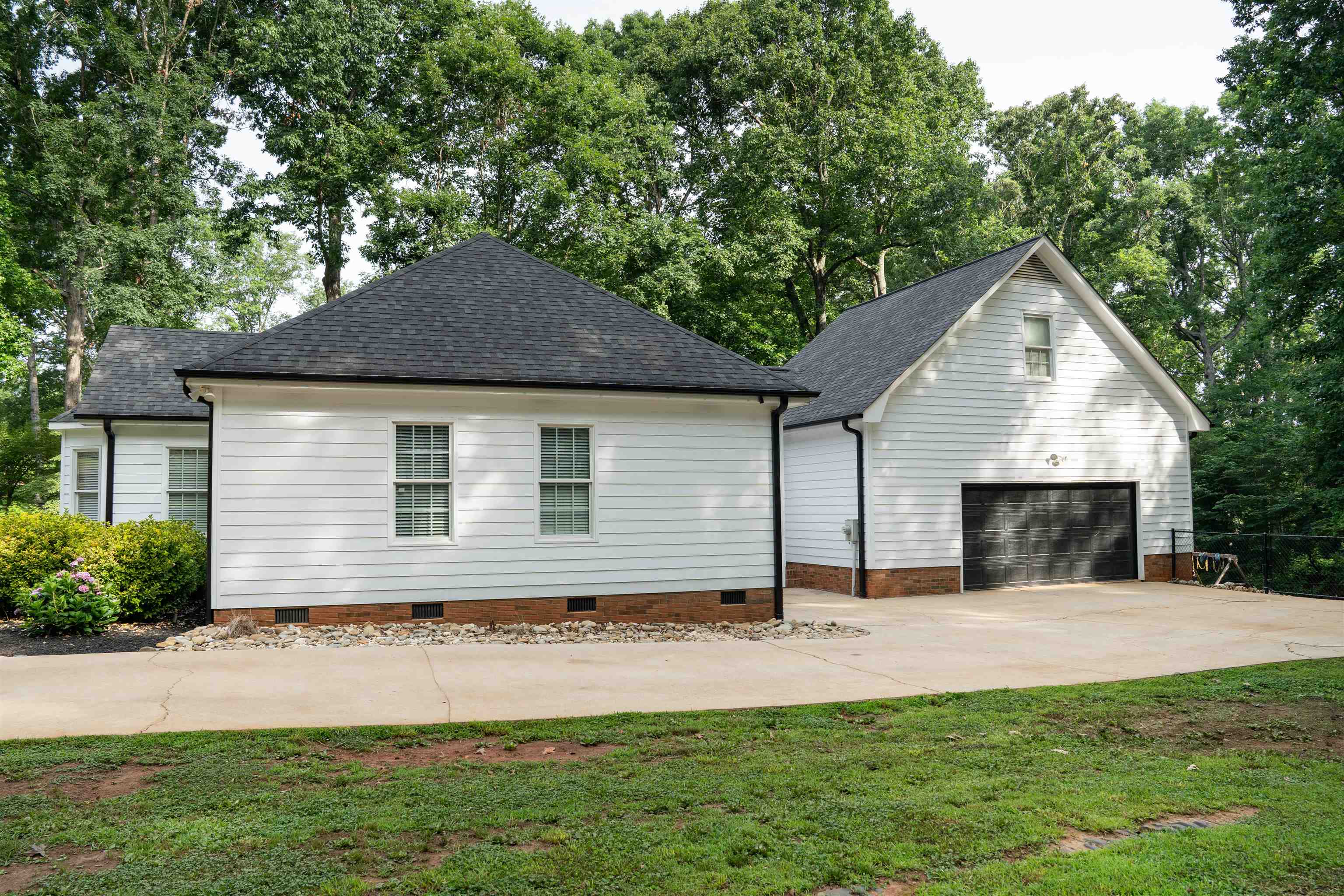 406 Lakewinds Boulevard Inman, SC 29349 - Photo 3 of 46 Gallery Image 3