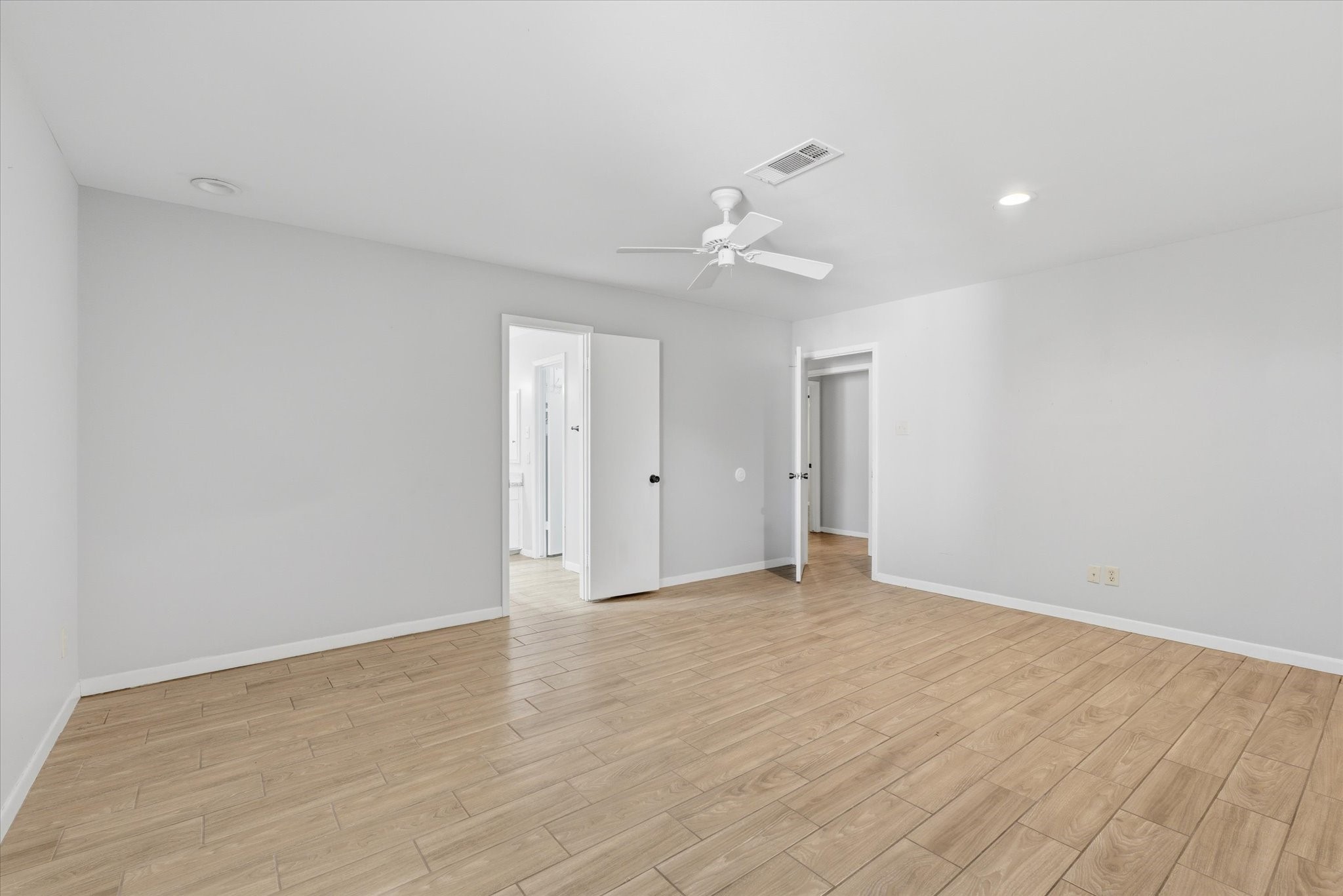 6004 Lakeside Drive Liberty, TX 77575 - Photo 15 of 28 a view of an empty room with a window