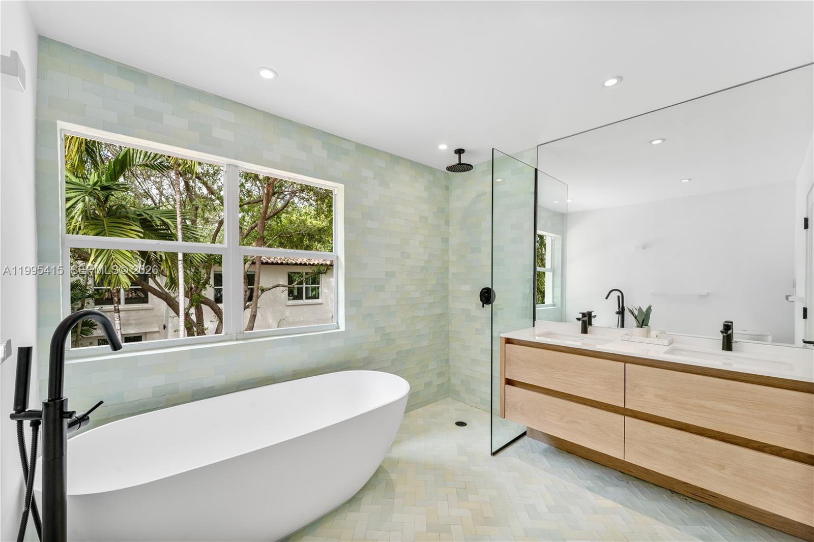 5812 Alton Road Miami Beach, FL 33140 - Photo 15 of 39