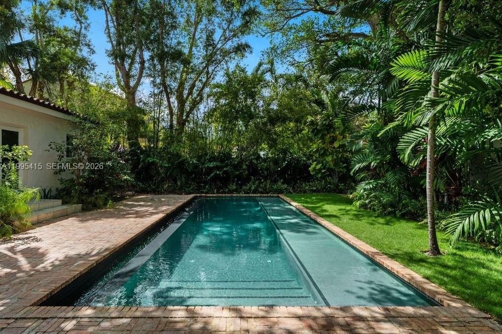 5812 Alton Road Miami Beach, FL 33140 - Photo 29 of 39