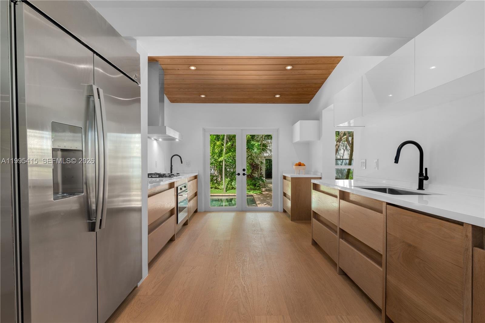 5812 Alton Road Miami Beach, FL 33140 - Photo 4 of 39