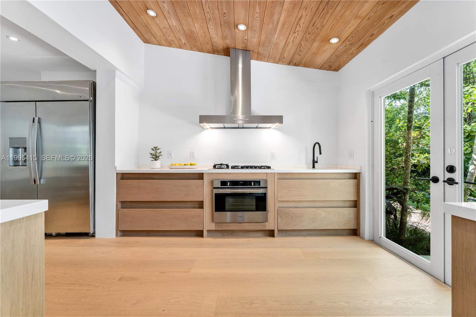 5812 Alton Road Miami Beach, FL 33140 - Photo 5 of 39