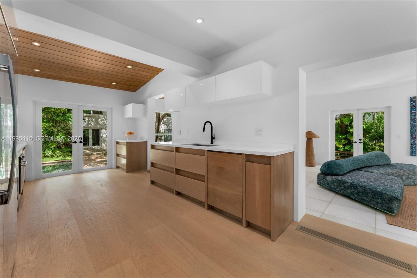 5812 Alton Road Miami Beach, FL 33140 - Photo 7 of 39