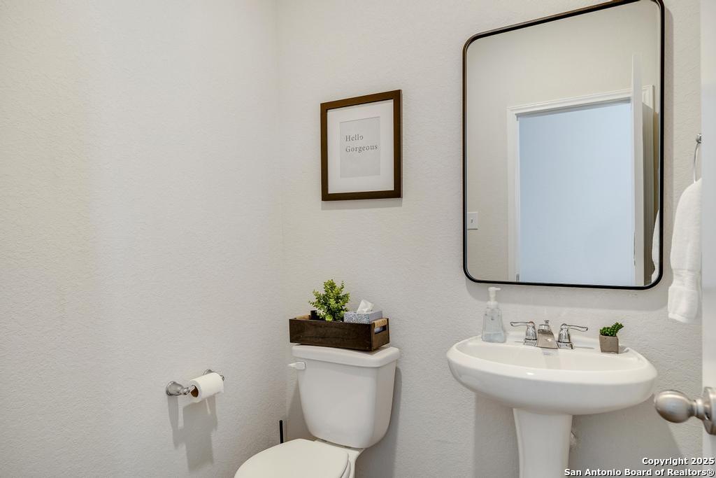 6424 Embankment Road San Antonio, TX 78252 - Photo 7 of 43