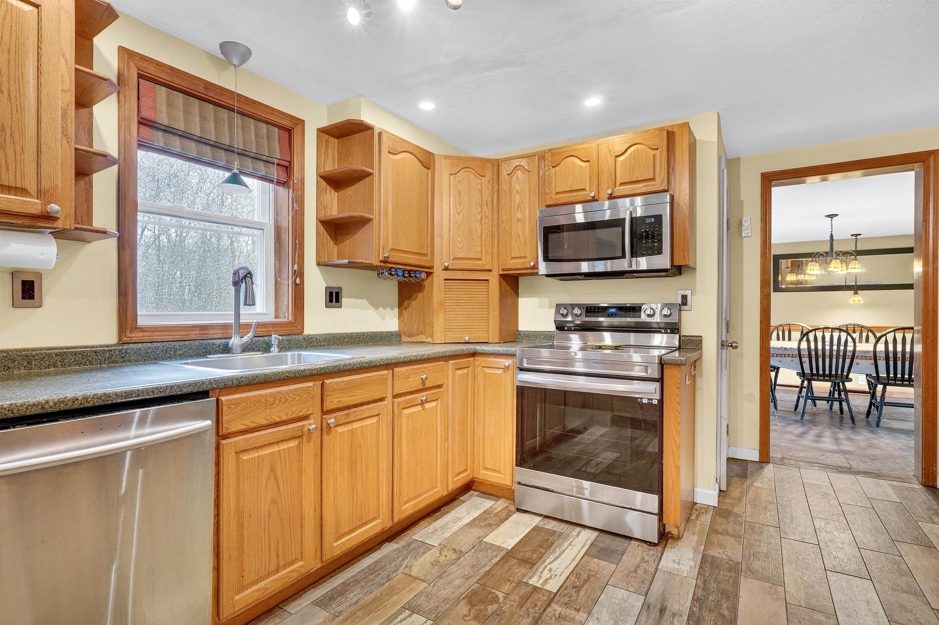 6 Homestead Drive Derry, NH 03038 - Photo 6 of 51