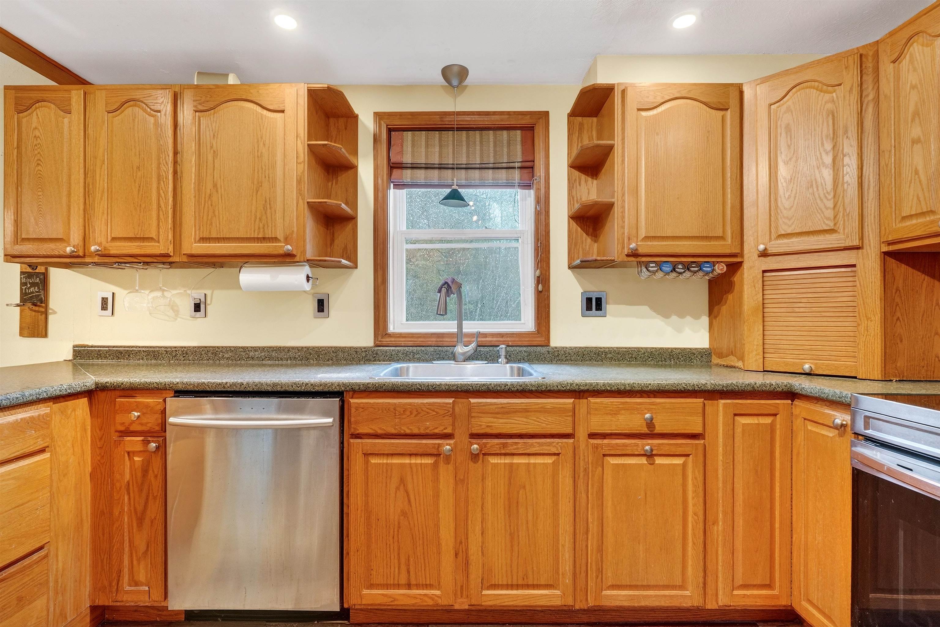 6 Homestead Drive Derry, NH 03038 - Photo 8 of 51