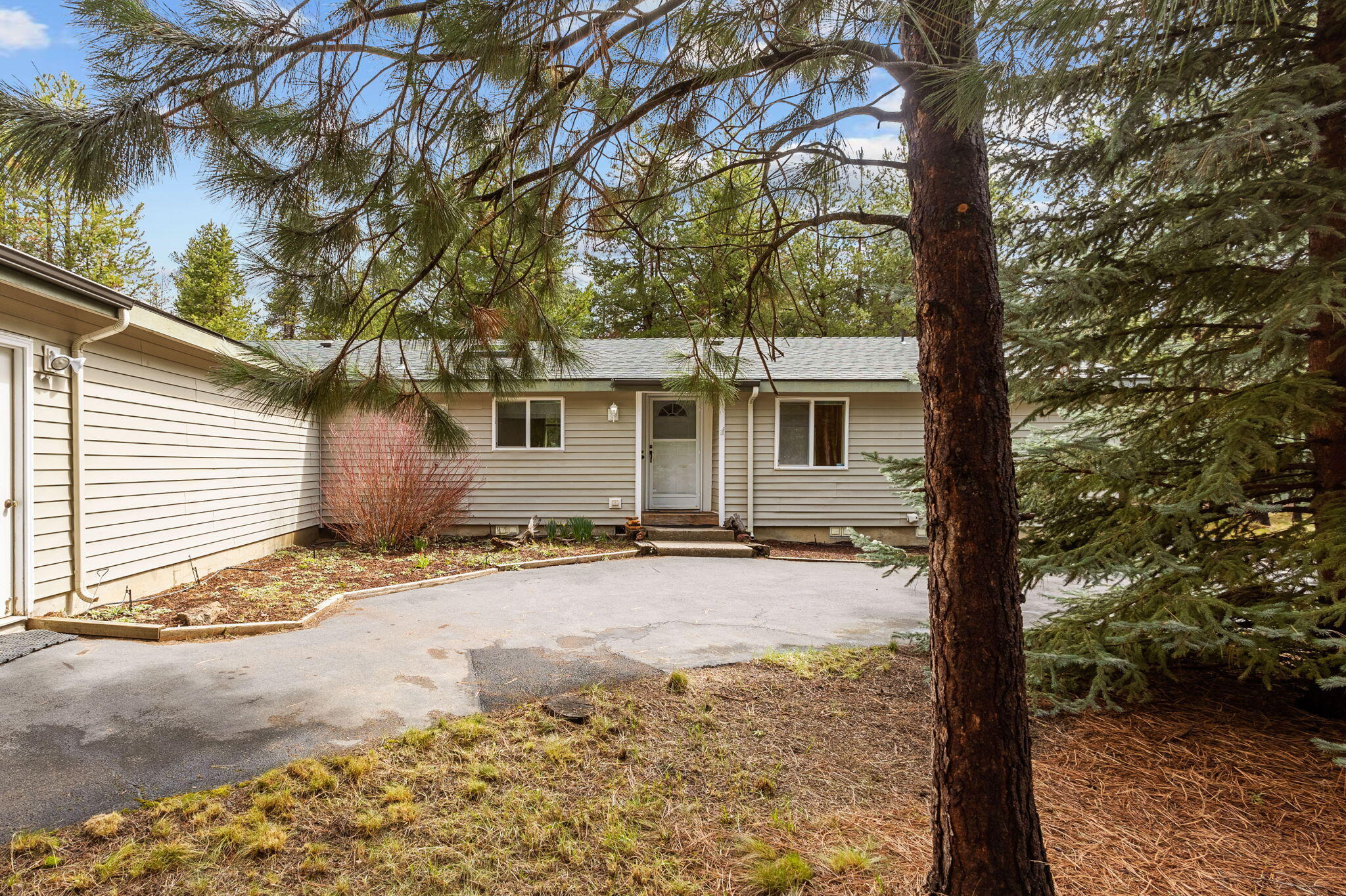 55870 Blue Eagle Road Bend, OR 97707 - Photo 2 of 41 Front door
