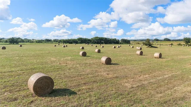 $899,900 | 3325 County Road 3325, Valley Mills, TX 76689