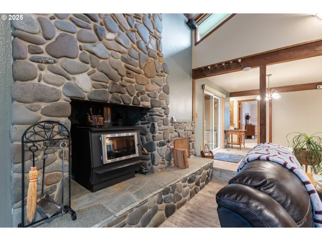 $1,150,000 | 894 Colwell Hill Lane, Roseburg, OR 97471