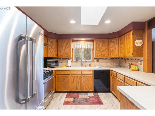 $1,150,000 | 894 Colwell Hill Lane, Roseburg, OR 97471