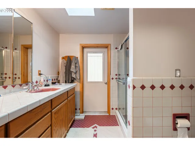 $1,150,000 | 894 Colwell Hill Lane, Roseburg, OR 97471