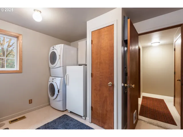 $1,150,000 | 894 Colwell Hill Lane, Roseburg, OR 97471