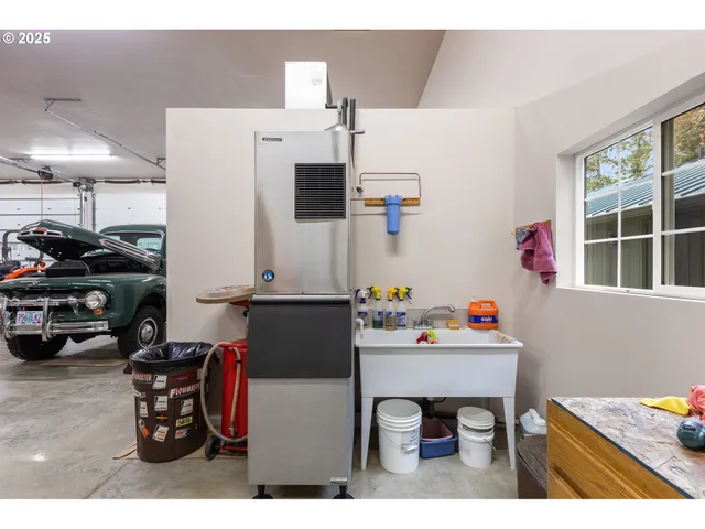 $1,150,000 | 894 Colwell Hill Lane, Roseburg, OR 97471