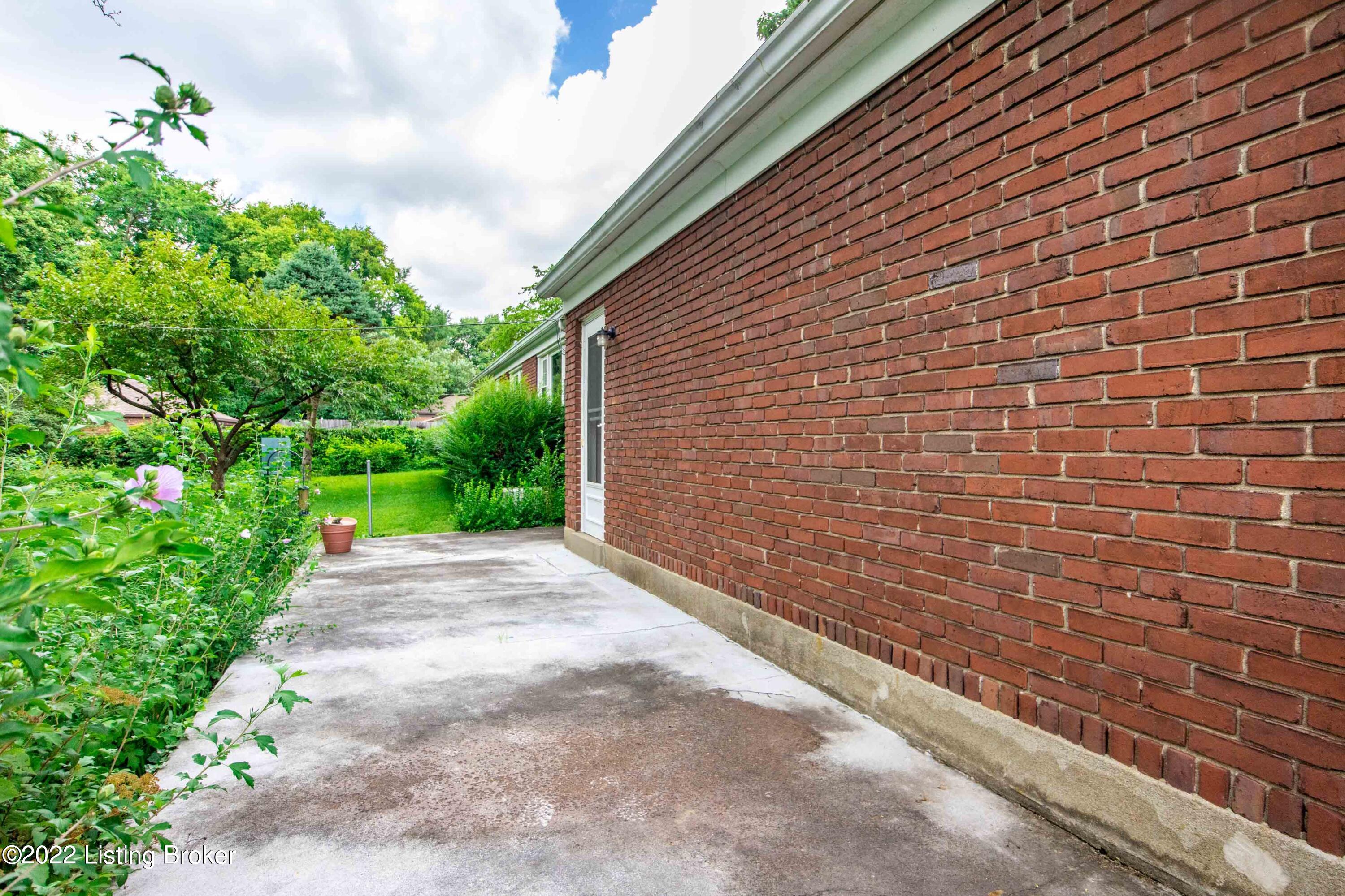 700 Merrifield Road Louisville, KY 40207 - Photo 53 of 61 12 X 32