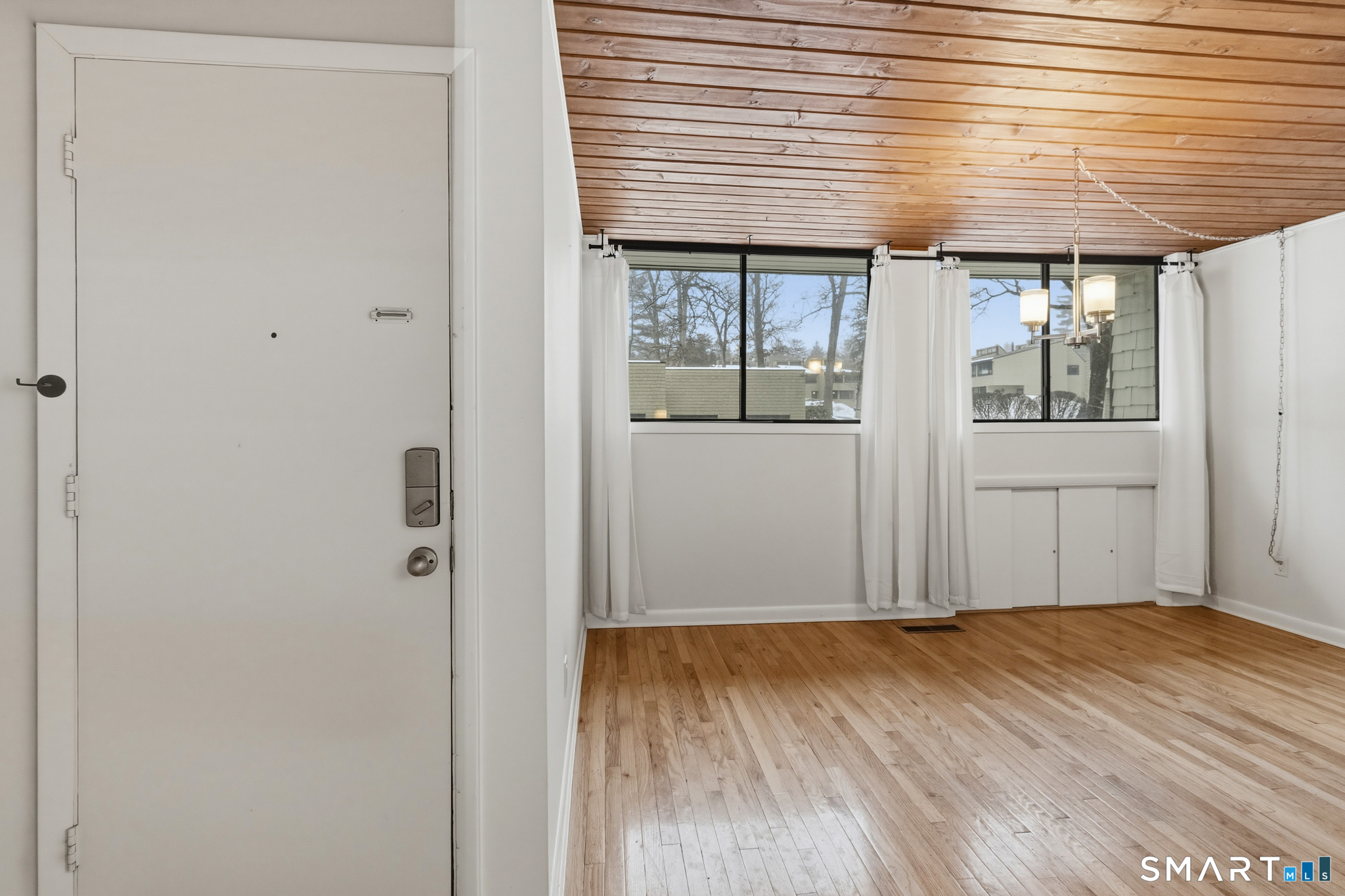 2 Gillette Court, Unit D Simsbury, CT 06070 - Photo 5 of 40