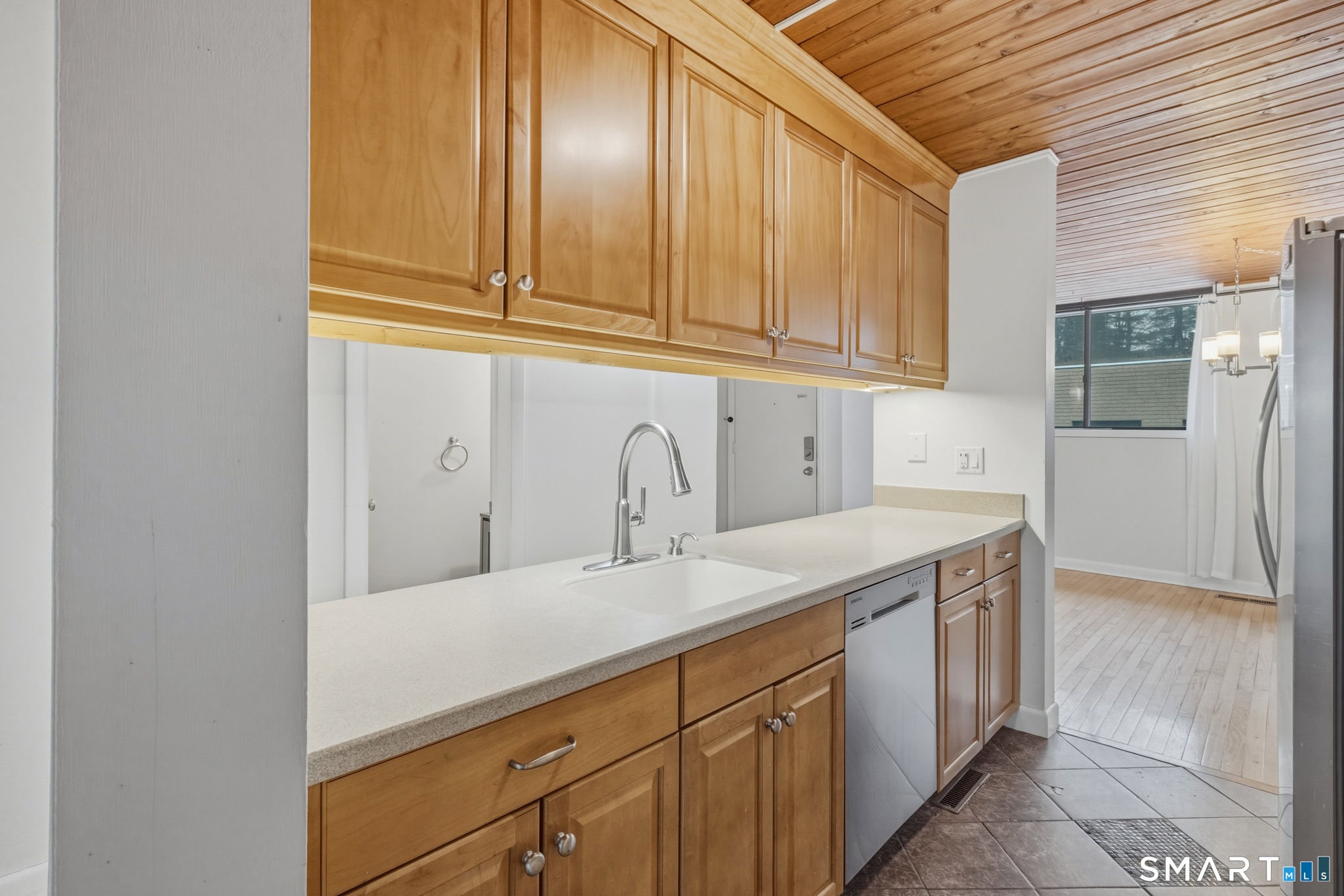 2 Gillette Court, Unit D Simsbury, CT 06070 - Photo 10 of 40
