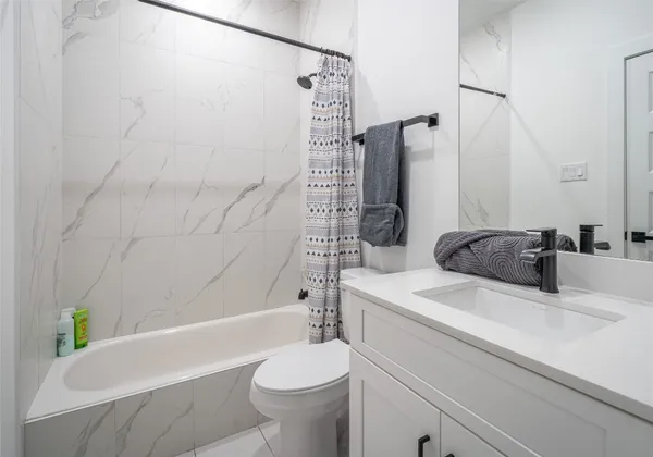 $2,500 | 316 Thornton Road, Unit E, Houston, TX 77018