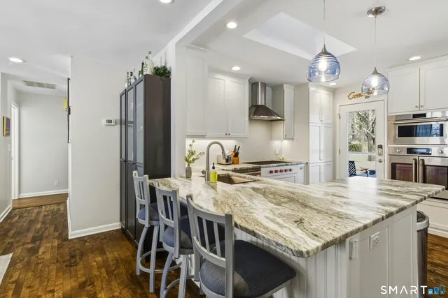 $610,000 | 156 Stone House Lane, Guilford, CT 06437