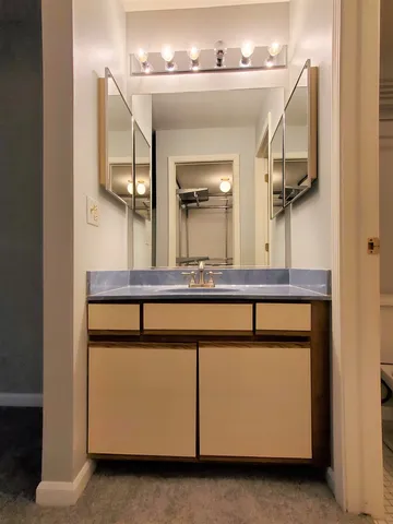 $2,450 | 325 Satinwood Court South, Buffalo Grove, IL 60089