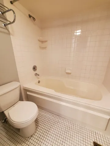 $2,450 | 325 Satinwood Court South, Buffalo Grove, IL 60089