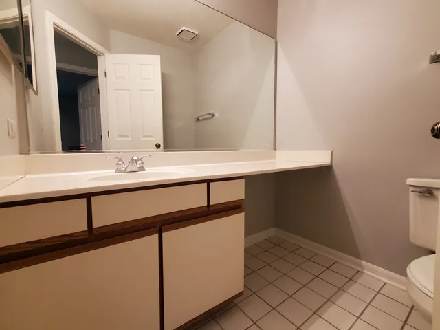 $2,450 | 325 Satinwood Court South, Buffalo Grove, IL 60089