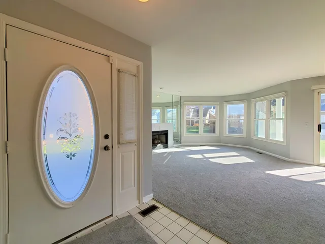 $2,450 | 325 Satinwood Court South, Buffalo Grove, IL 60089