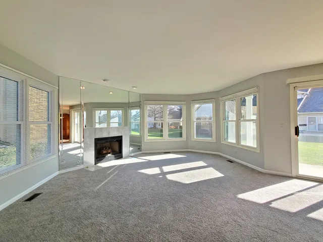 $2,450 | 325 Satinwood Court South, Buffalo Grove, IL 60089