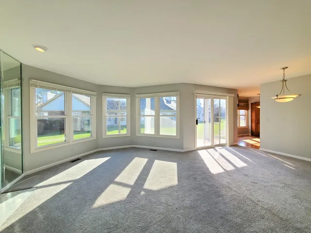 $2,450 | 325 Satinwood Court South, Buffalo Grove, IL 60089