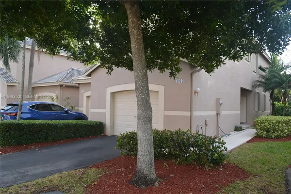 $3,400 | 1935 Madeira Drive, Unit 1935, Weston, FL 33327