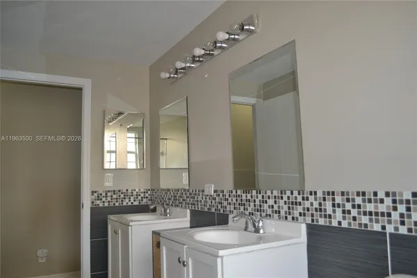 $3,400 | 1935 Madeira Drive, Unit 1935, Weston, FL 33327